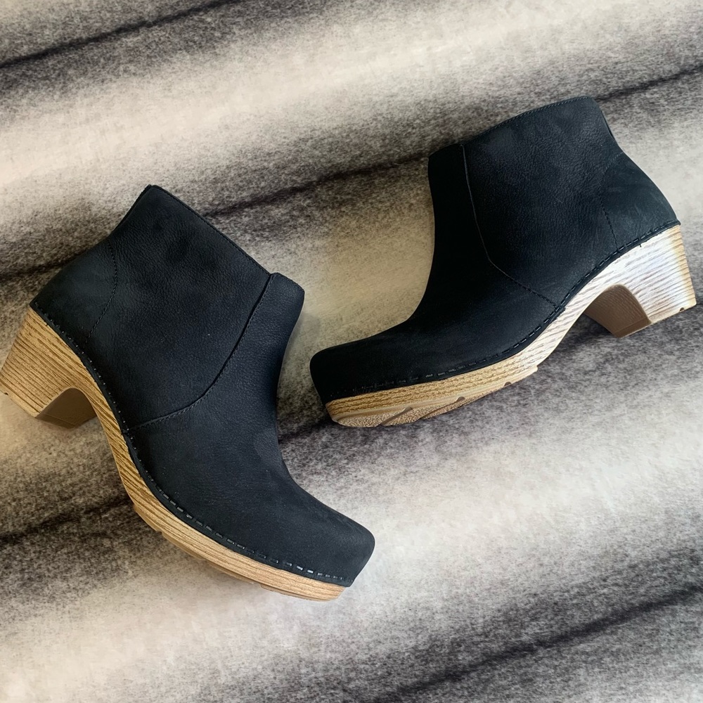 Dansko Maria Black Milled Nubuck 39